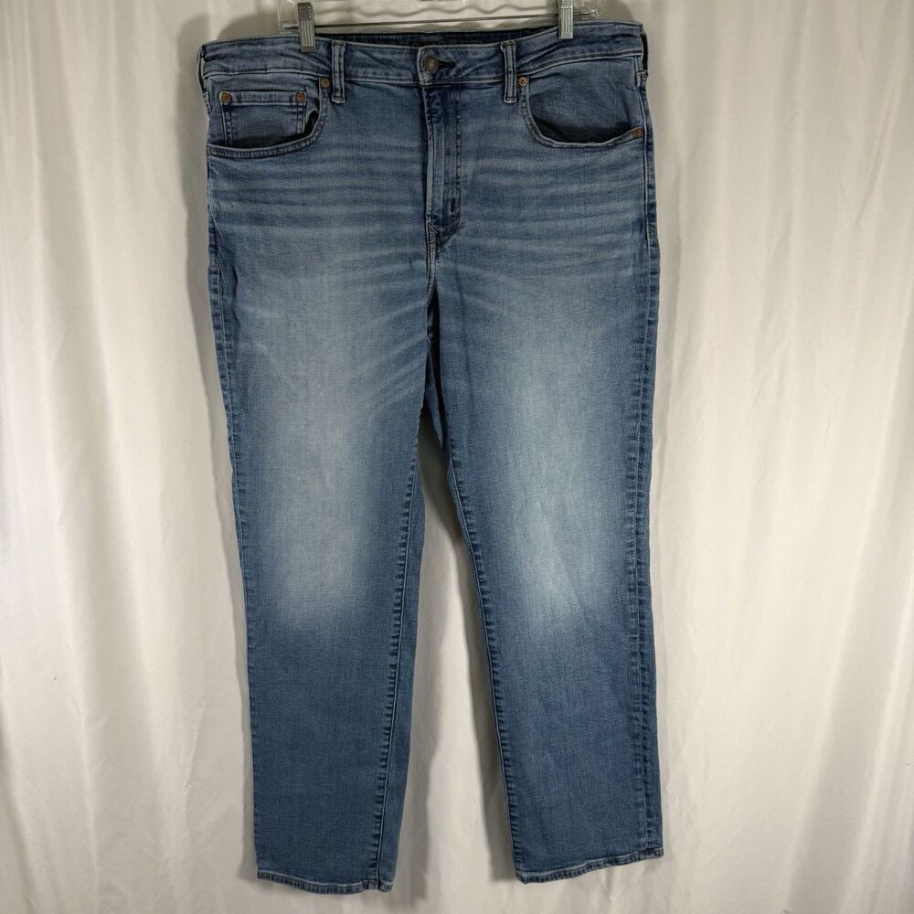 American Eagle Original Straight Men's 38x32 Light Wash Denim Wiskered Airflex+